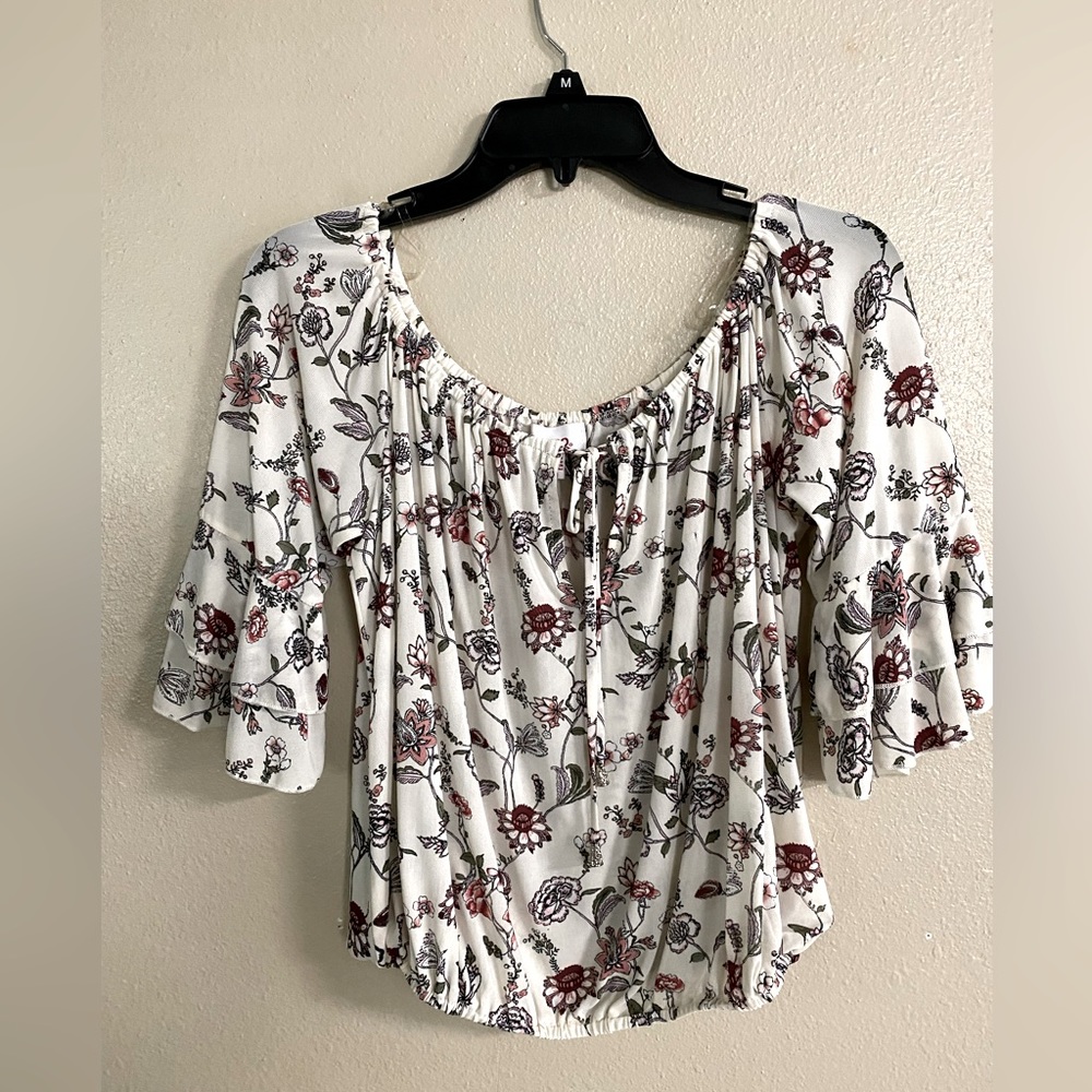 Cute Bongo blouse- Floral/white with ruffled sleeves, and tie with lil bells